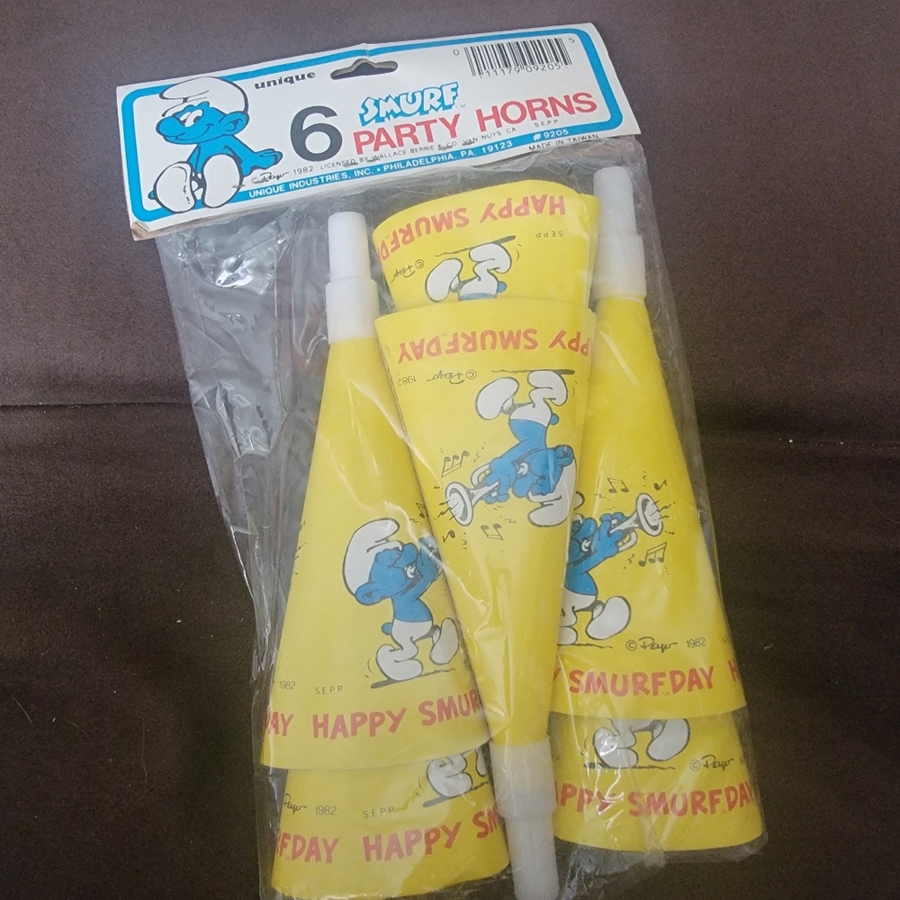 Unique Vintage Smurf Party Horns - Yellow NIB